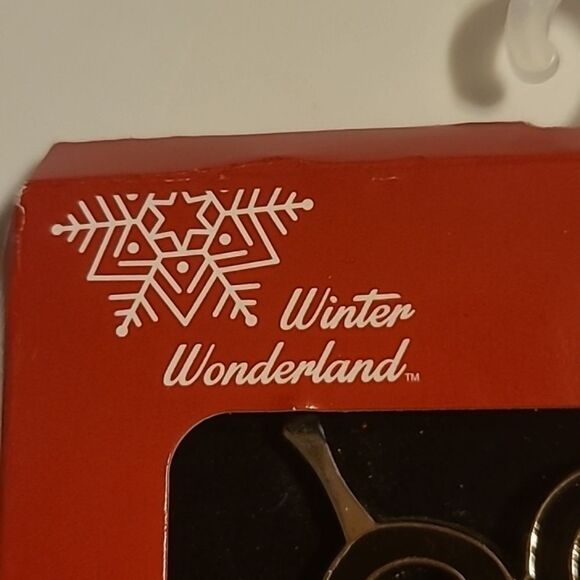 WONDERLAND Silver Hair Stylist Ornament - Picture 3 of 5